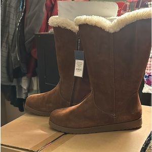 Universal Thread Suede Leather Charleigh boots Size 11 Brown with shearling.